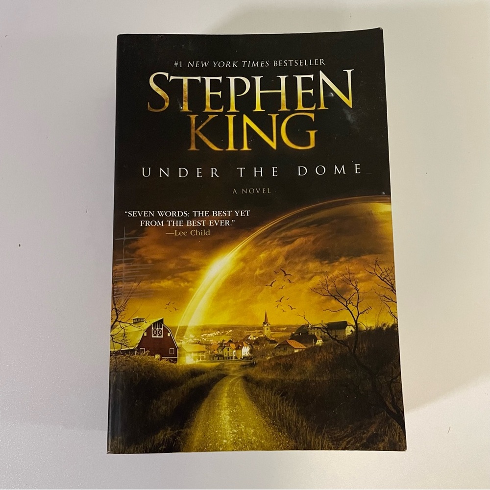Under the Dome : A Novel by Stephen King (2010, Trade Paperback)
